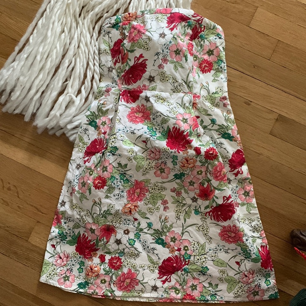 Summertime strapless dress 🍉